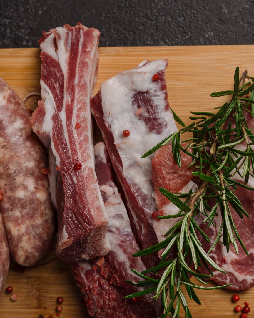 Costine di maiale fresche con salsicce e rosmarino Carlo Poma
