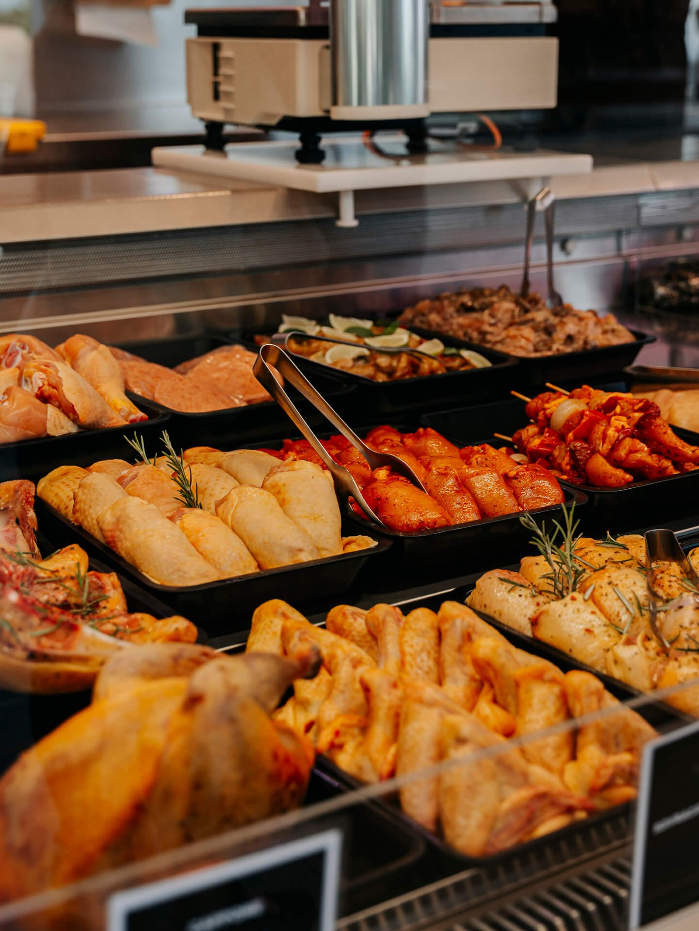 Banco carne e pollame pronto alla vendita Carlo Poma