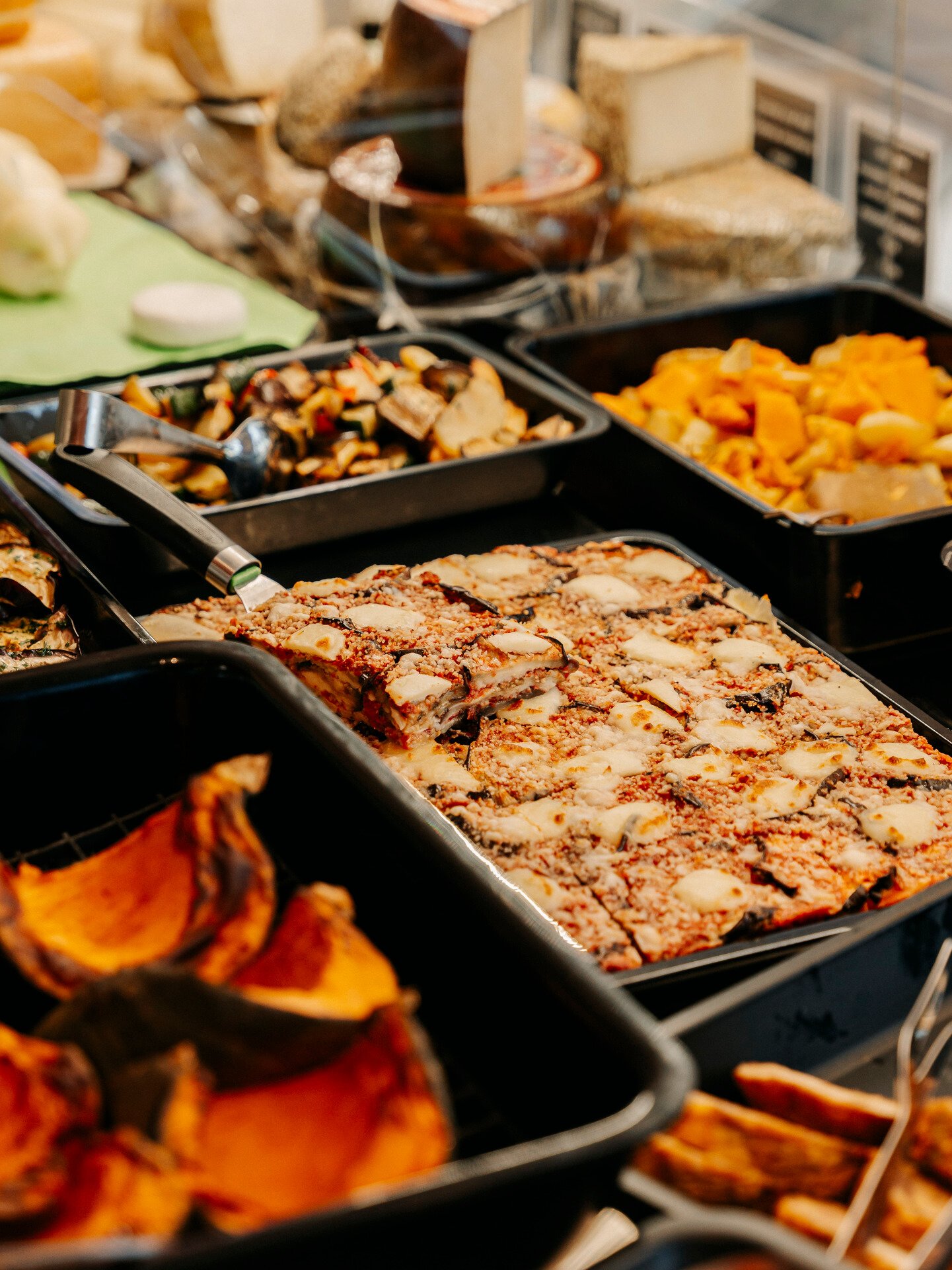 gastronomia-parmigiana-contorni-verdure-spacciocarlopoma Banco gastronomico con parmigiana e contorni di verdure Carlo Poma