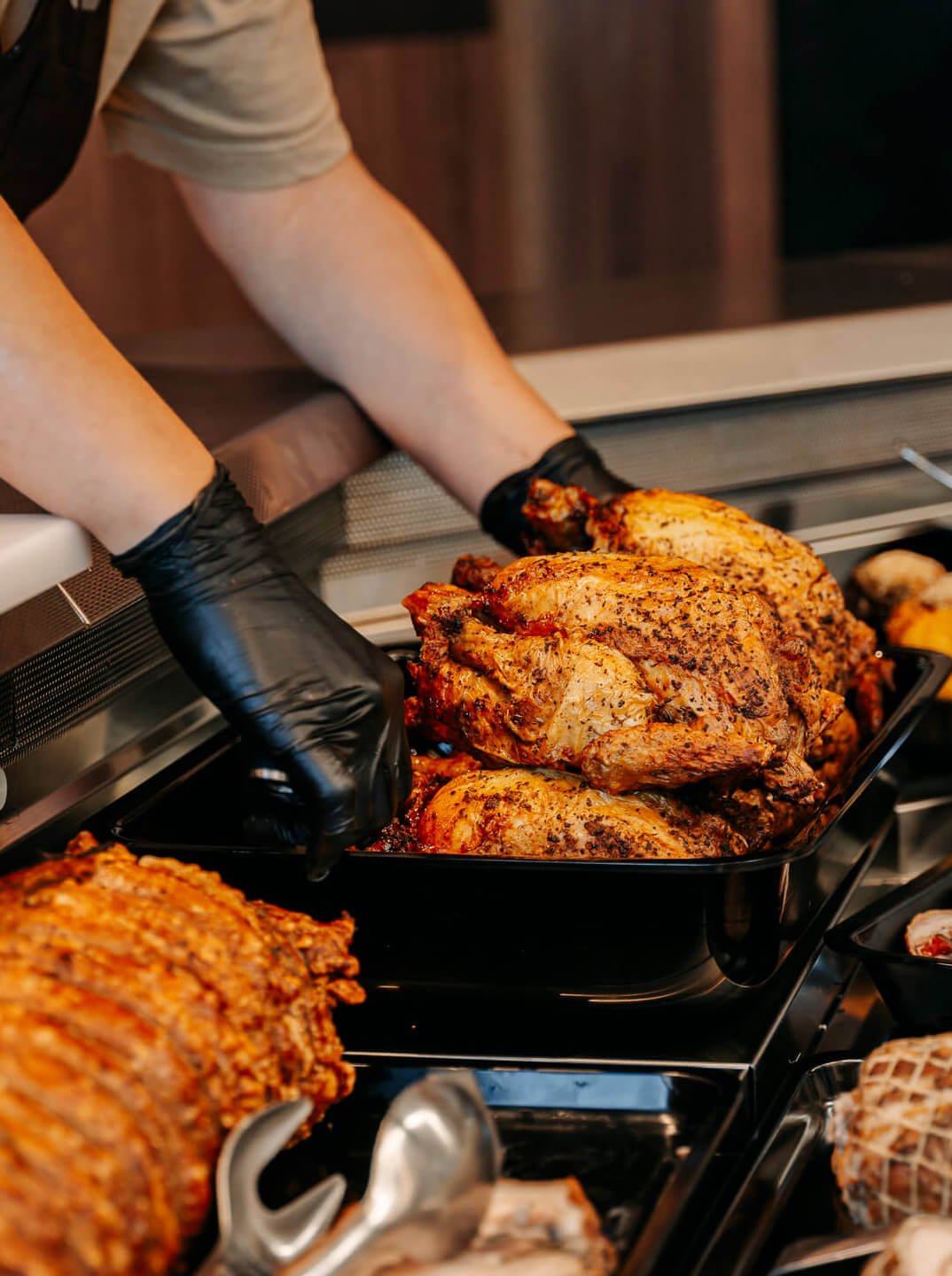 Polli arrosto pronti al banco gastronomia Carlo Poma