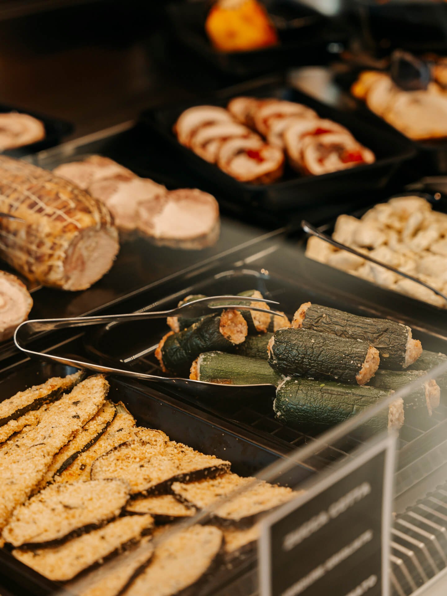 verdure-ripiene-melanzane-gratinate-gastronomia-spacciocarlopoma Verdure ripiene e melanzane gratinate al banco Carlo Poma